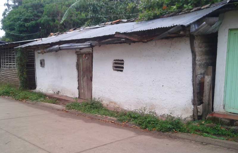 Un rancho muy humilde en Majo (Garzón, Huila, Colombia)